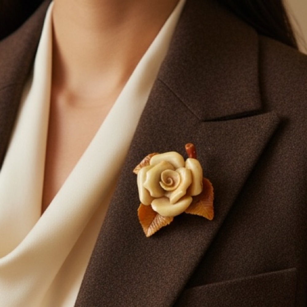 VINTAGE 1950s CARVED CELLULOID ROSE BROOCH Creamy Ivory & Amber Floral Pin